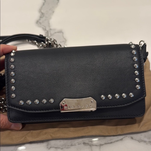 Burberry WOC - Picture 1 of 5